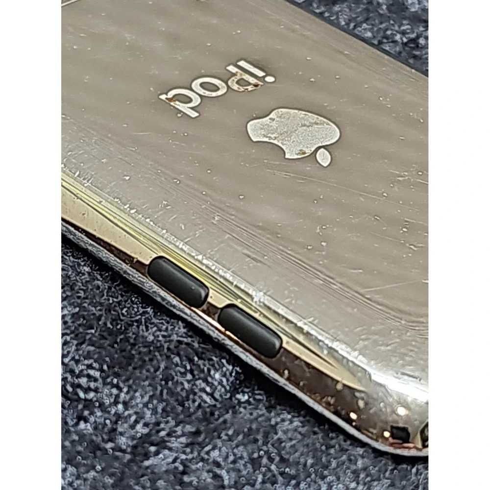 Apple iPod Touch 4th Gen WHITE & SILVER | Model A1367 | 8GB | RESET